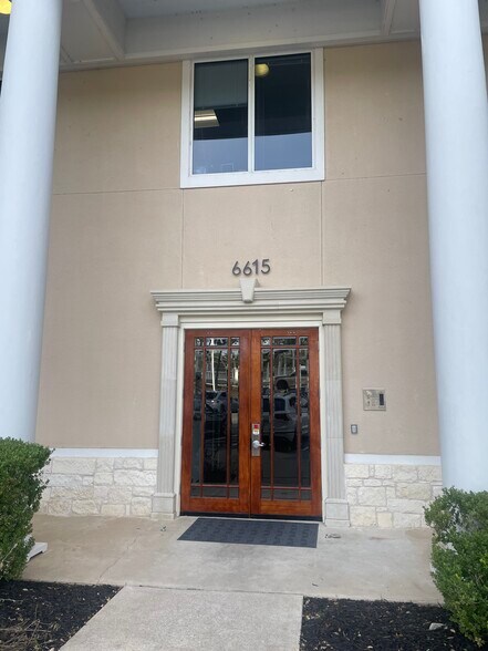 More Photos Of 6601 Vaught Ranch Rd, Austin Unknown For Lease