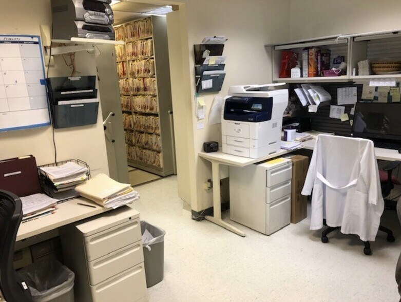 More Photos Of 233 Willis Ave, Mineola Office For Sale