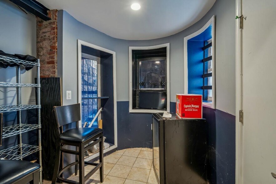 More Photos Of 1336 U St NW, Washington Bar For Sale