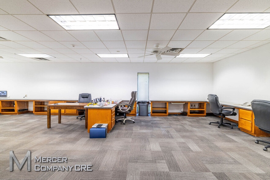 More Photos Of 10108 NW 10th St, Yukon Warehouse For Sale