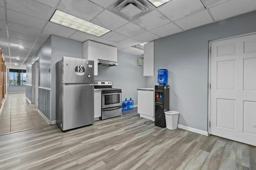 More Photos Of 870 Virginia Ave, Indianapolis Loft Creative Space For Lease