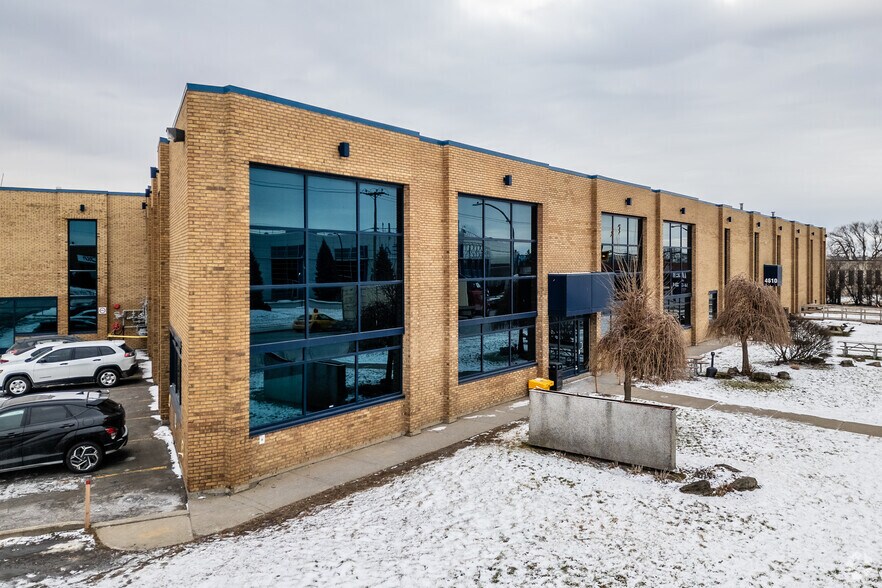 More Photos Of 4580-4610 Hickmore, Montréal Industrial For Lease