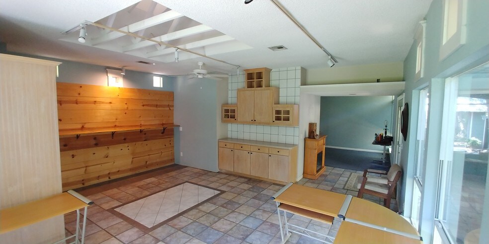 More Photos Of 713 2nd St, League City Office Residential For Lease