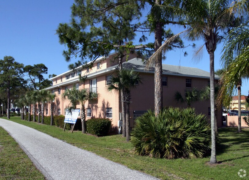 More Photos Of 6338 Presidential Ct, Fort Myers Office For Sale