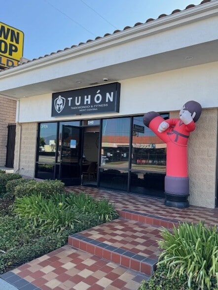 More Photos Of 532-540 N Azusa Ave, West Covina Storefront For Lease