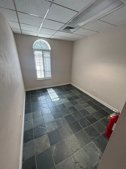 More Photos Of 4707 Enterprise Ave, Naples Loft Creative Space For Lease