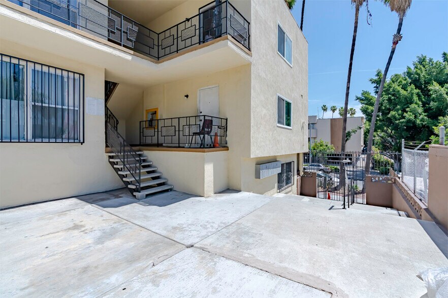 More Photos Of 741 S Hobart Blvd, Los Angeles Apartments For Sale