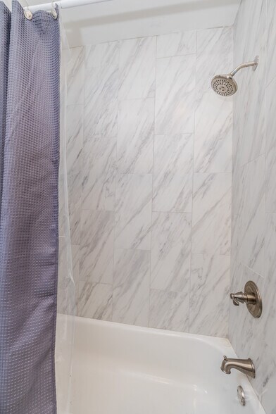 More Photos Of 7751 S Phillips Ave, Chicago Industrial For Sale