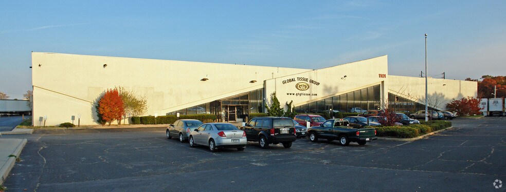 Primary Photo Of 1101 Lakeland Ave, Bohemia Manufacturing For Lease