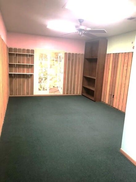 More Photos Of 1614 W Cameron Ave, Rockdale Freestanding For Sale
