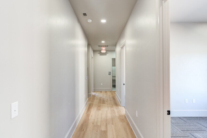 More Photos Of 1418 N Slide Rd, Lubbock Medical For Sale