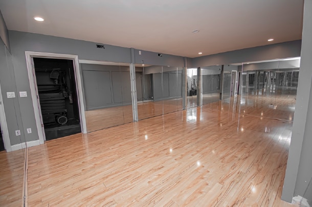 More Photos Of 1376 Chattahoochee Ave NW, Atlanta Movie Radio TVStudio For Sale