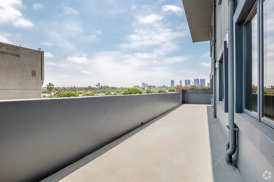 More Photos Of 930 S Robertson Blvd, Los Angeles Apartments For Lease