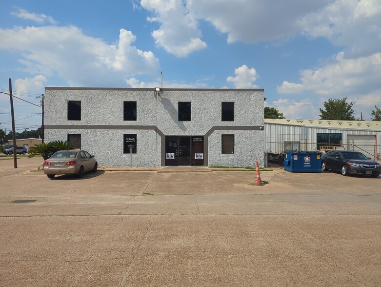 More Photos Of 513 Illinois St, South Houston Industrial For Sale