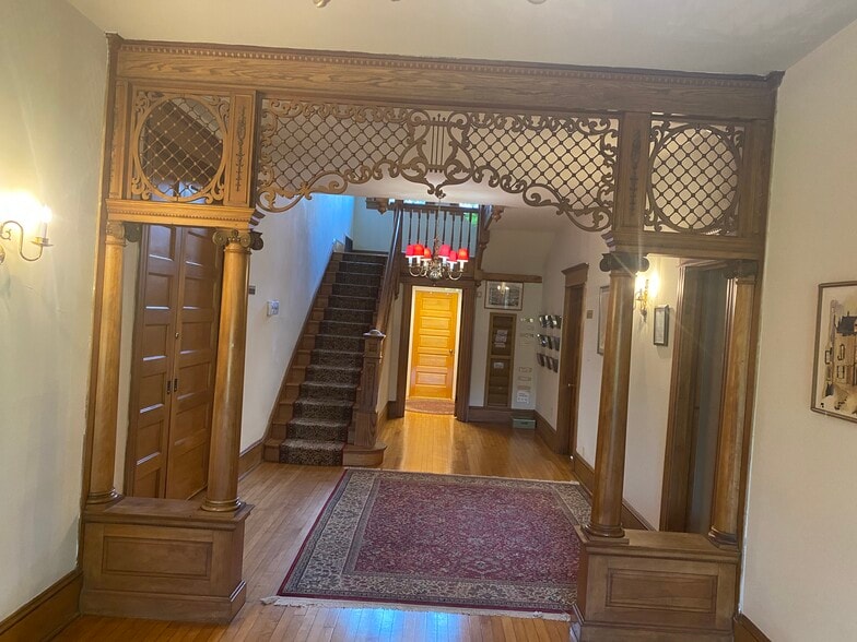 More Photos Of 800 3rd St, Herndon Office For Lease