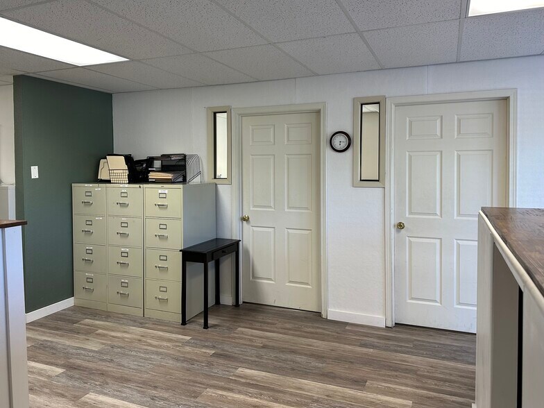 More Photos Of 2326 SW Glacier Pl, Redmond Office For Lease