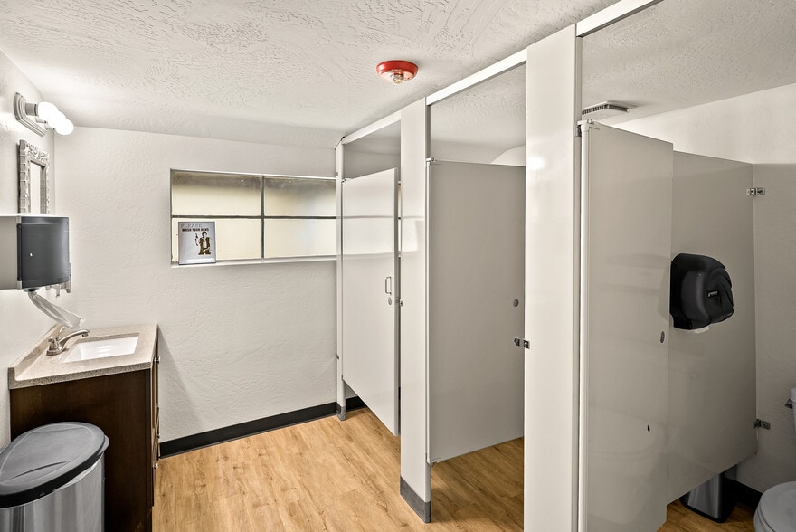 More Photos Of 102 E Pima St, Cottonwood Restaurant For Sale