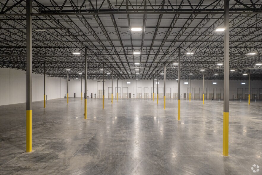 More Photos Of 2062 Woods Road, Brookshire Warehouse For Lease