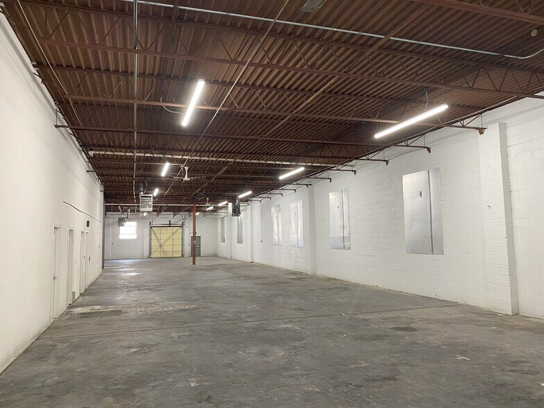 More Photos Of 27 Sarah Dr, Farmingdale Warehouse For Lease