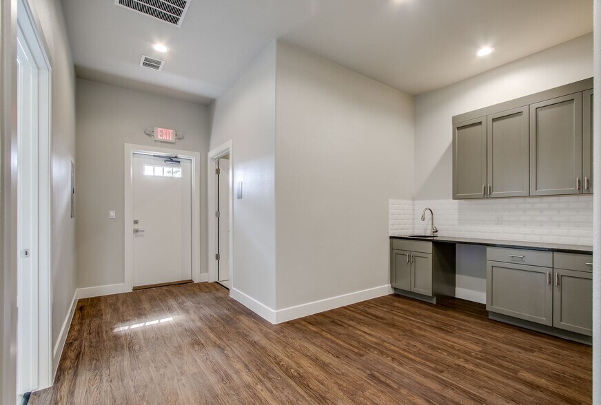 More Photos Of 360 Rufe Snow Dr, Keller Office For Lease
