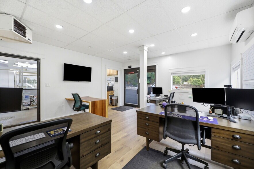 More Photos Of 305 S Hancock Ave, Colorado Springs Warehouse For Sale