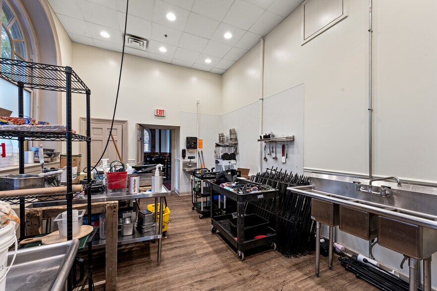 More Photos Of 100 N Loudoun St, Winchester Office For Lease