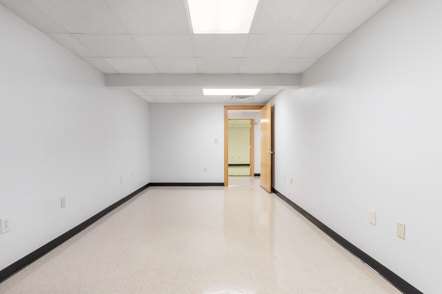 More Photos Of 51 W 130th St, Hinckley Office For Lease
