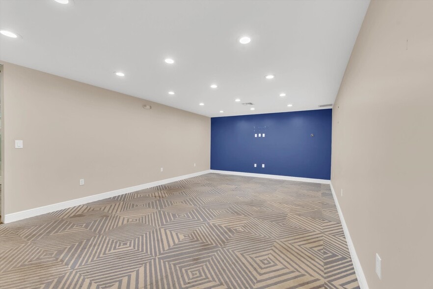 More Photos Of 224 NE 32nd Ct, Oakland Park Warehouse For Sale