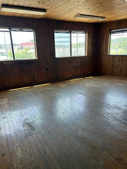 More Photos Of 2500 Spring Grove Ave, Cincinnati Warehouse For Sale
