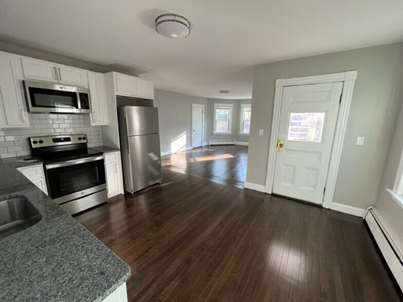 Primary Photo Of 12-20 Knox St Ct, Manchester Apartments For Sale