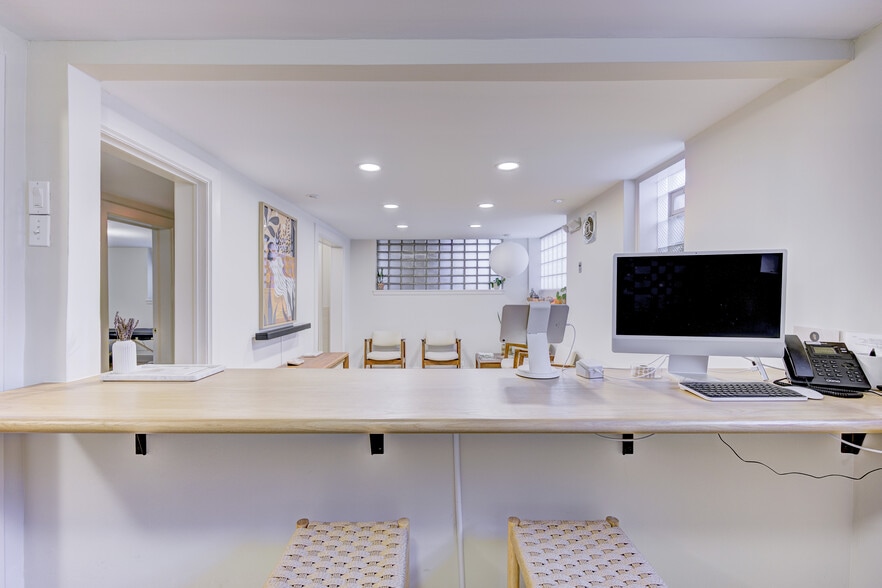 More Photos Of 8750 W 9 Mile Rd, Oak Park Office Residential For Lease