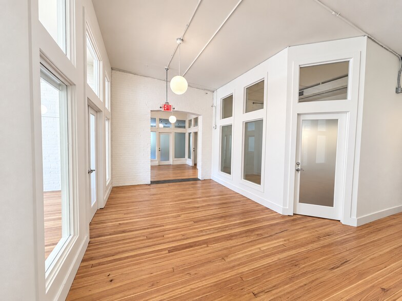 More Photos Of 38 Railroad St, Great Barrington Storefront Retail Office For Lease