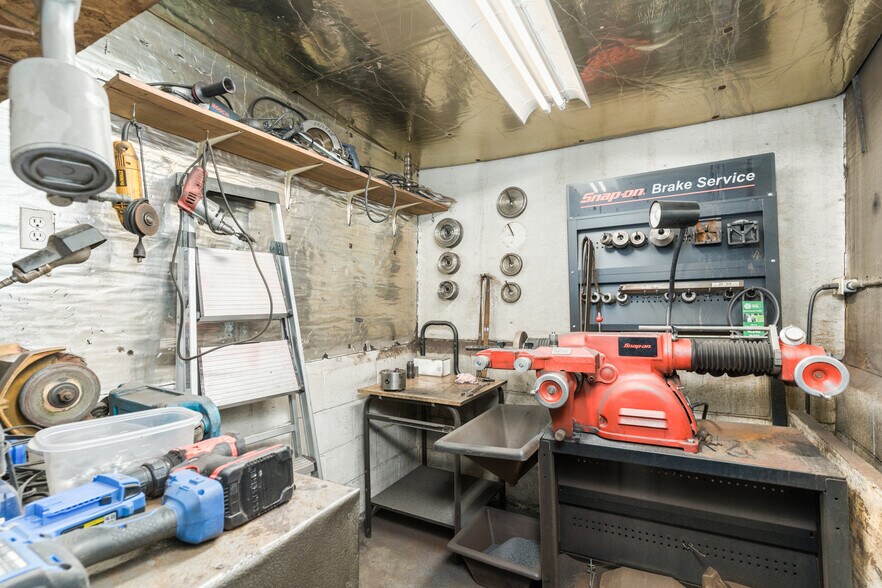 More Photos Of 7 S Highway 91, Downey Self Storage For Sale