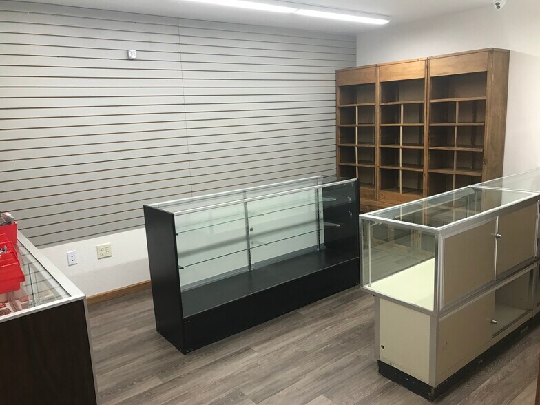 More Photos Of 510 S Federal Blvd, Riverton Industrial For Sale