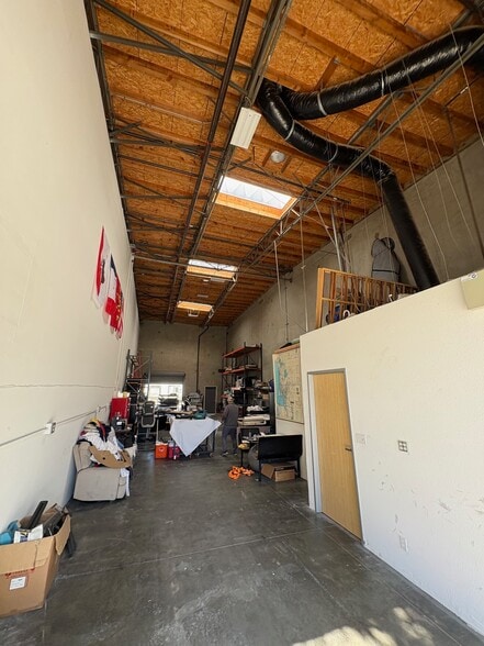 More Photos Of 510 Corporate Dr, Escondido Warehouse For Lease