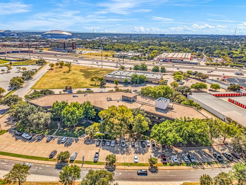 More Photos Of 524 E Lamar Blvd, Arlington Office For Lease