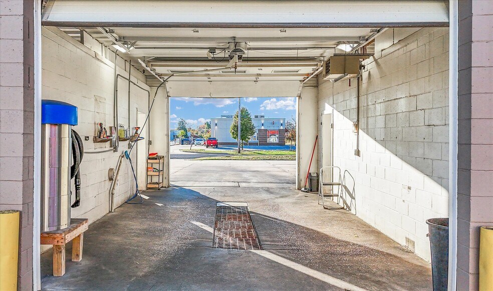 More Photos Of 501 E University Ave, Urbana Carwash For Sale