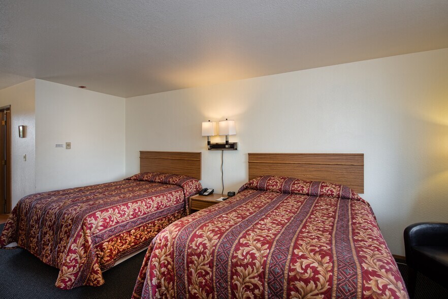 More Photos Of 906 9th St, Anacortes Hotel For Sale