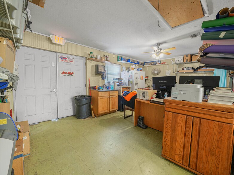 More Photos Of 109 N 3rd St, Eagle Lake Storefront Retail Office For Sale