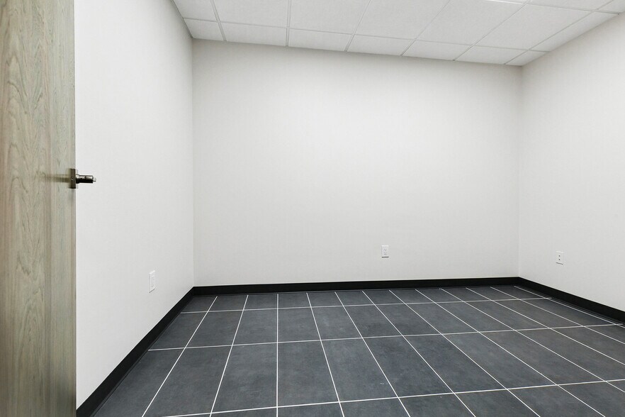 More Photos Of 8411 Parc Pl, Chalmette Office For Sale