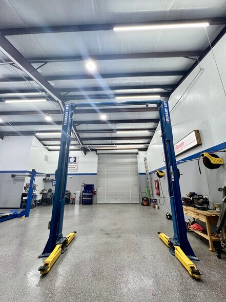 More Photos Of 1308 N Frazier St, Conroe Service For Sale