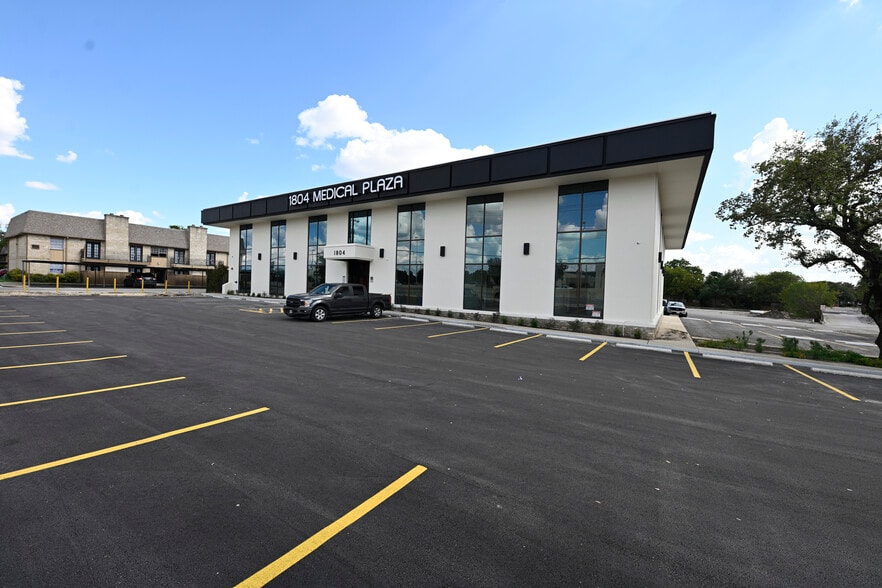 More Photos Of 1804 NE Loop 410, San Antonio Medical For Lease