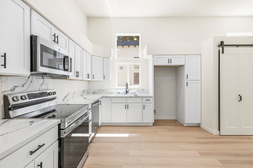 More Photos Of 22320 Itasca St, Chatsworth Apartments For Sale
