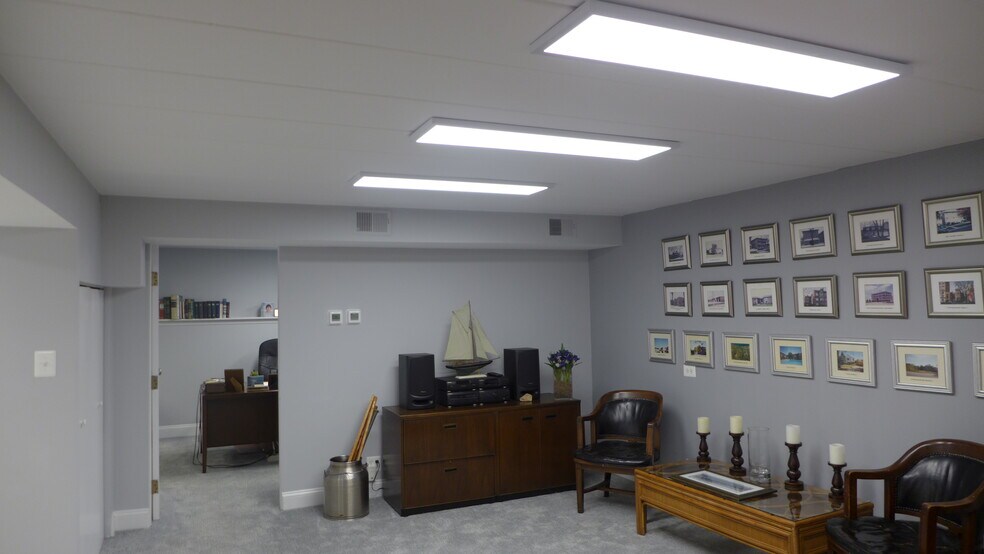 More Photos Of 600 Higgins Rd, Park Ridge Apartments For Lease