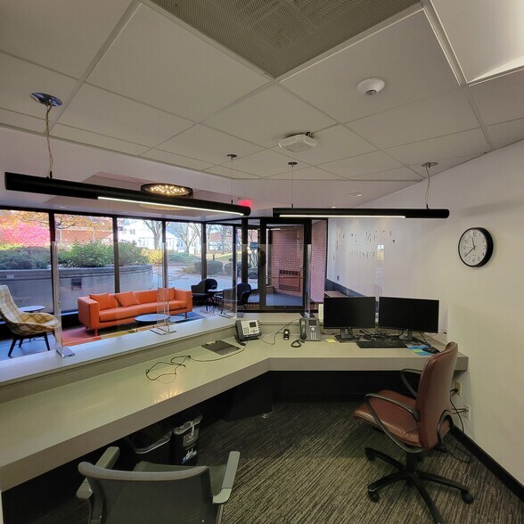 More Photos Of 500 Economy Ct, Freeport Office For Lease