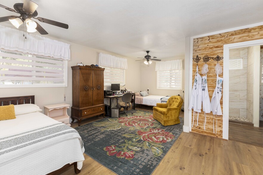More Photos Of 18248 Redwood Hwy, Selma Apartments For Sale