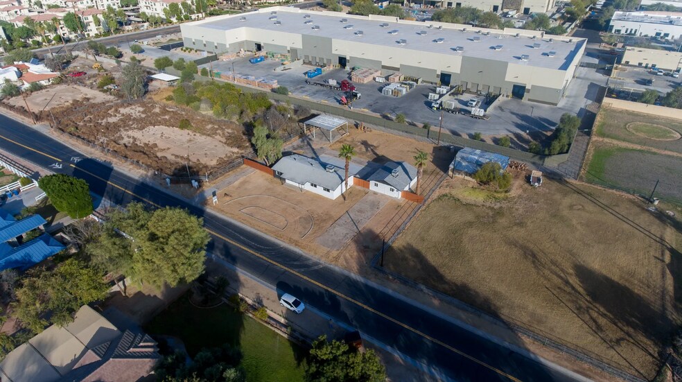 More Photos Of 1380 W Caroline Ln, Tempe Warehouse For Lease
