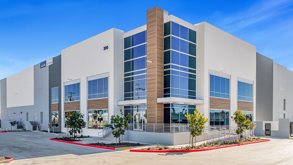 Primary Photo Of 300 E Dyer Rd, Santa Ana Warehouse For Lease