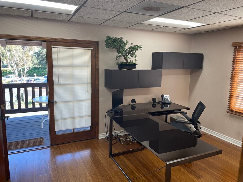 More Photos Of 110 Civic Center Dr, Vista Office For Sale