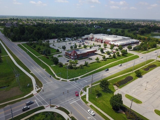 More Photos Of 15970 S Mur-Len Rd, Olathe Unknown For Lease